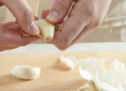Dream Meaning of Peeling Garlic