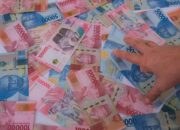 Dream Meaning of Picking Money That Scatterd On The Floor