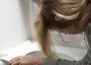 Dream Meaning of Vomiting Your Hiar
