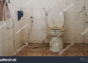 Dream Meaning of Bathing In A Dirty Bathroom
